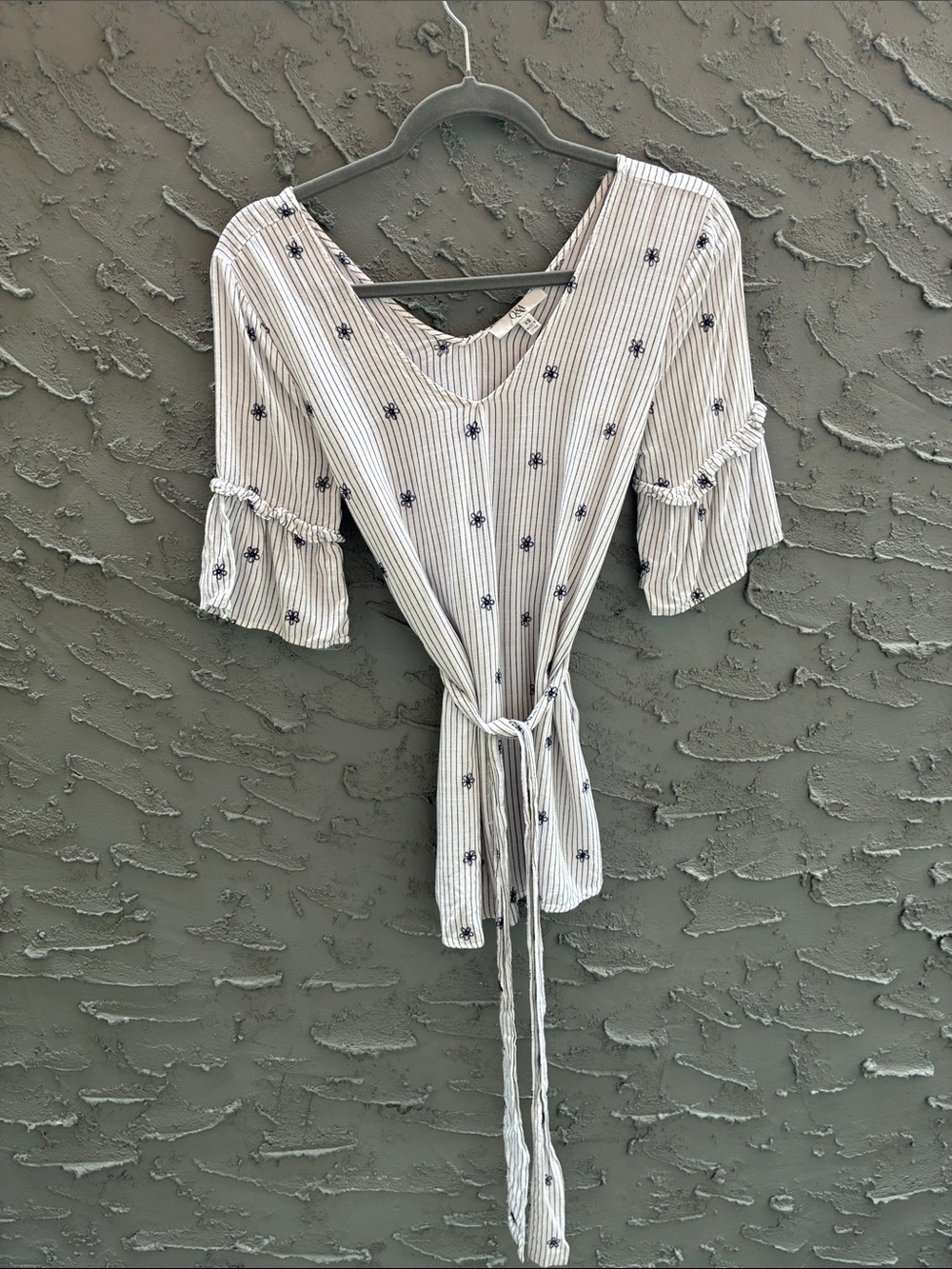 Women’s Striped Tie-Waist Floral Blouse - White/Blue Sz XS
